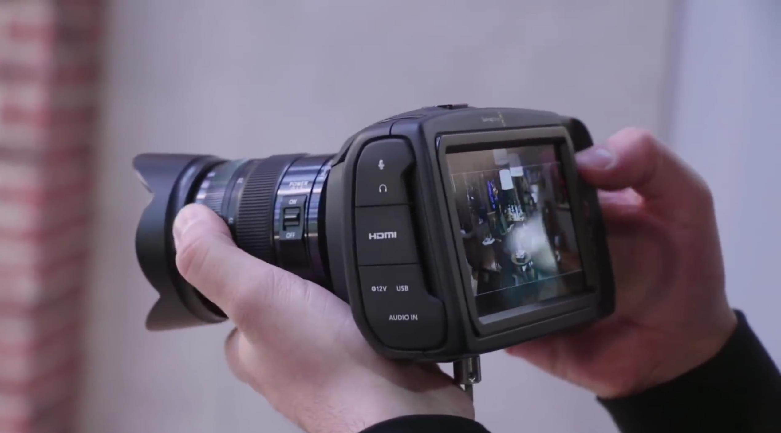 Pocket Cinema Camera 4K avec un écran 5 pouces