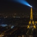 Paris et la Tour Eiffel avec son phare